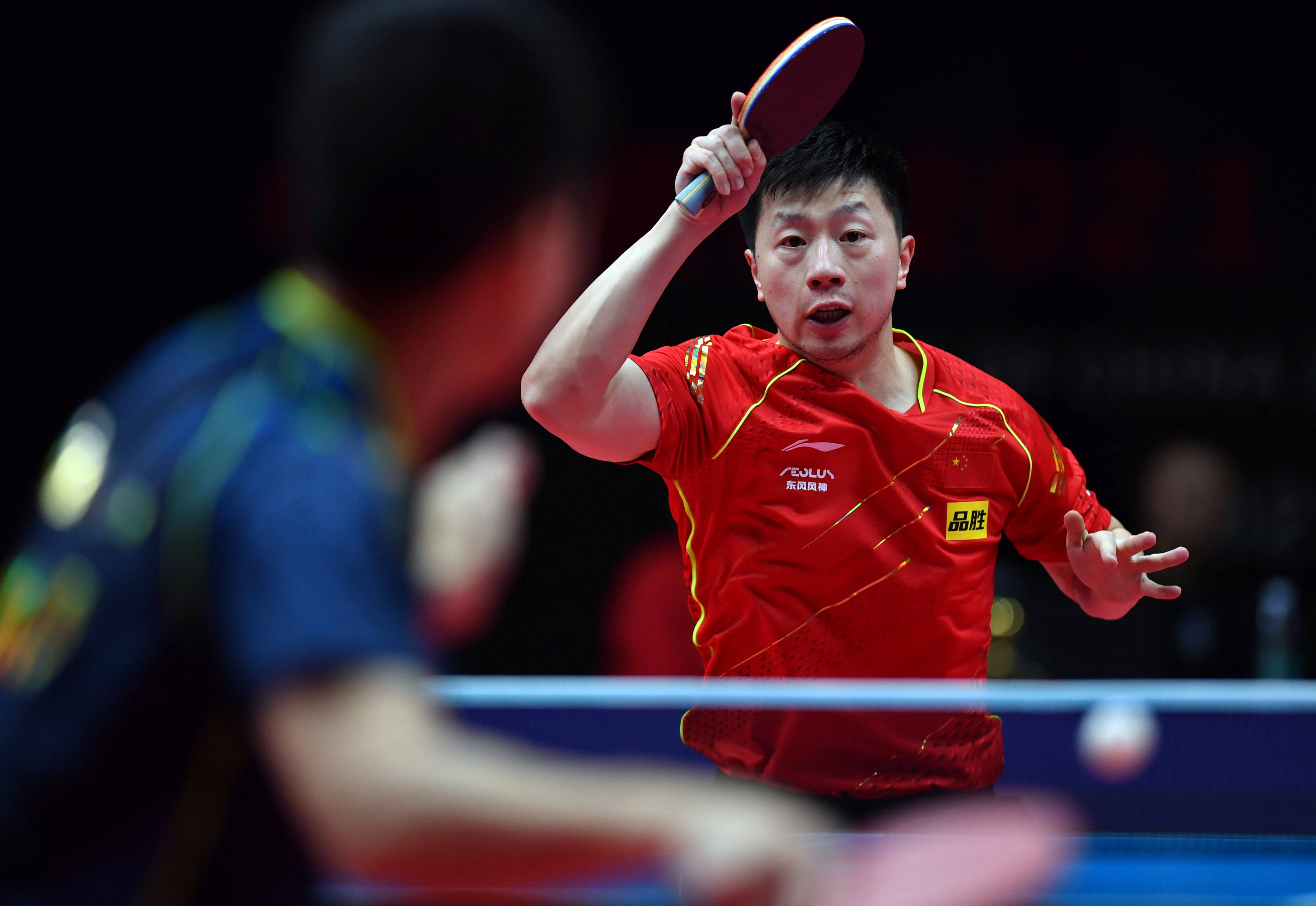 与胜利背后 与胜利背后